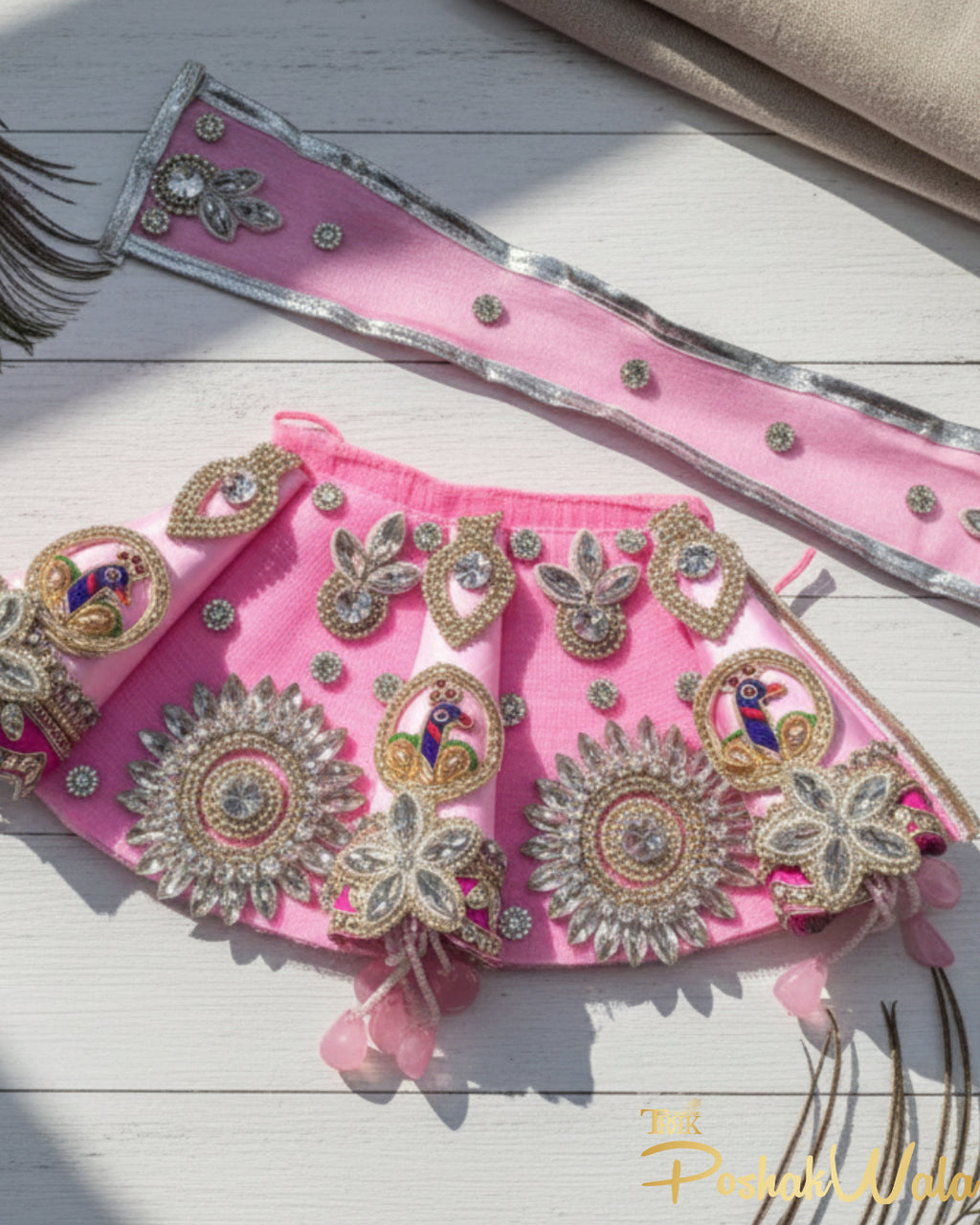 Gulabi Mor Rajwadi Poshak